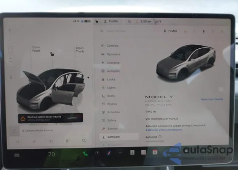 2026 Tesla Model Y Long Range Launch Series/Premium All-Wheel Drive z USA, uszkodzony, nr VIN 7SAYGDEE3TF450423